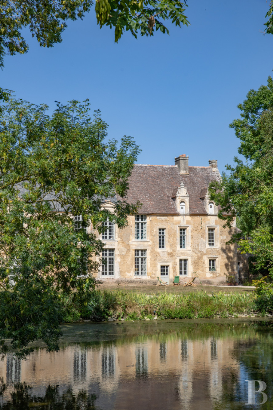 A château and its outbuildings in walled grounds to the north-east of Falaise, in Calvados - photo  n°2